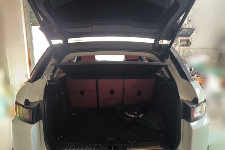 Used Land Rover Range Evoque 2017 2.0T British-Style Prestige Edition Trunk