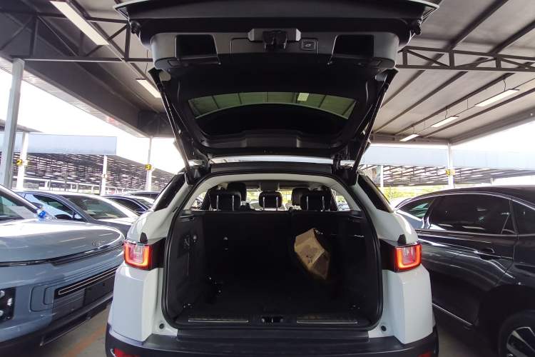 Used Land Rover Range Evoque 2017 2.0T SE Smart Glow Edition Trunk