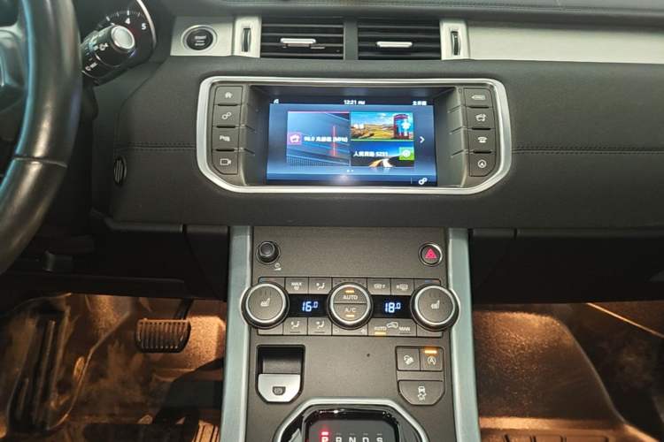 Used Land Rover Range Evoque 2017 2.0T SE Smart Glow Edition Audio And AC Panel