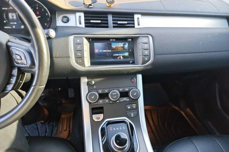 Used Land Rover Range Evoque 2017 2.0T SE Smart Glow Edition Audio And AC Panel