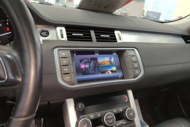 Used Land Rover Range Evoque 2017 2.0T British-Style Prestige Edition Audio And AC Panel
