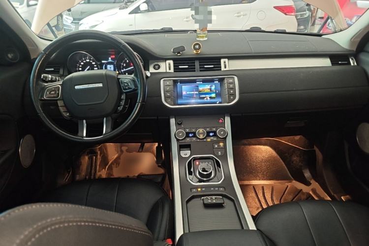 Used Land Rover Range Evoque 2017 2.0T SE Smart Glow Edition Center Console