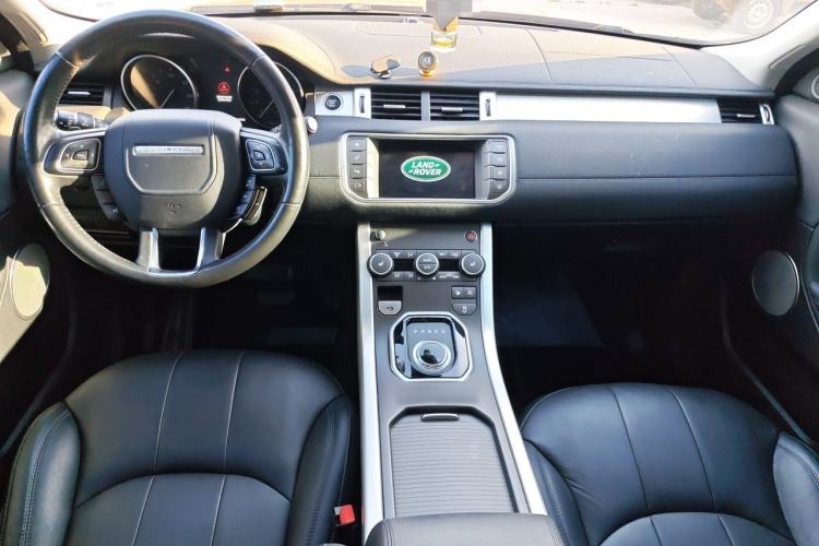 Used Land Rover Range Evoque 2017 2.0T SE Smart Glow Edition Center Console