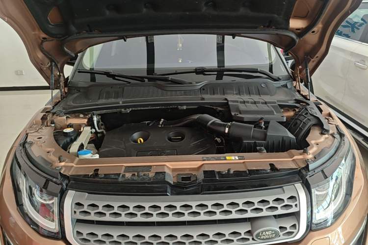 Used Land Rover Range Evoque 2017 2.0T SE Smart Glow Edition Engine Bay