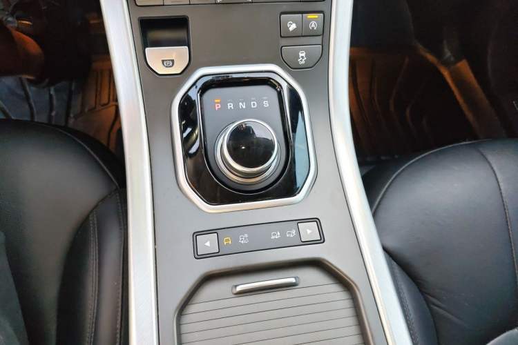 Used Land Rover Range Evoque 2017 2.0T SE Smart Glow Edition Gear Lever