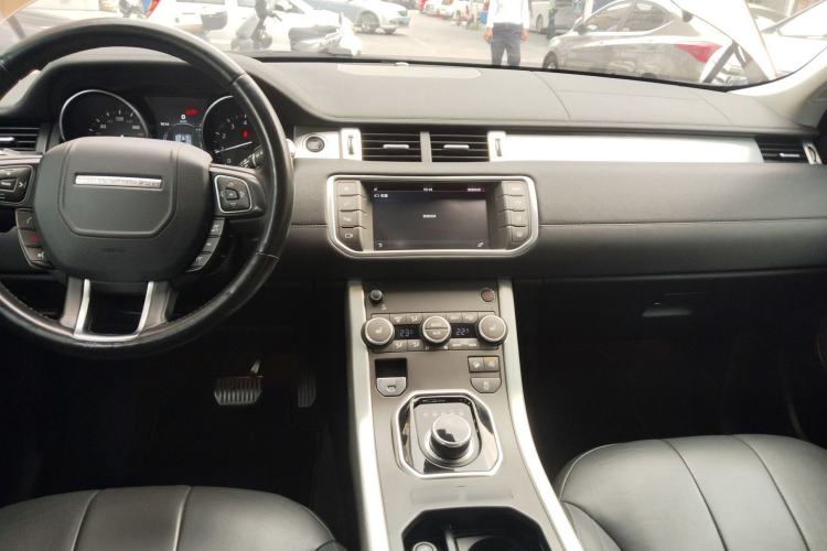 Used Land Rover Range Evoque 2017 2.0T SE Smart Glow Edition Interior 2