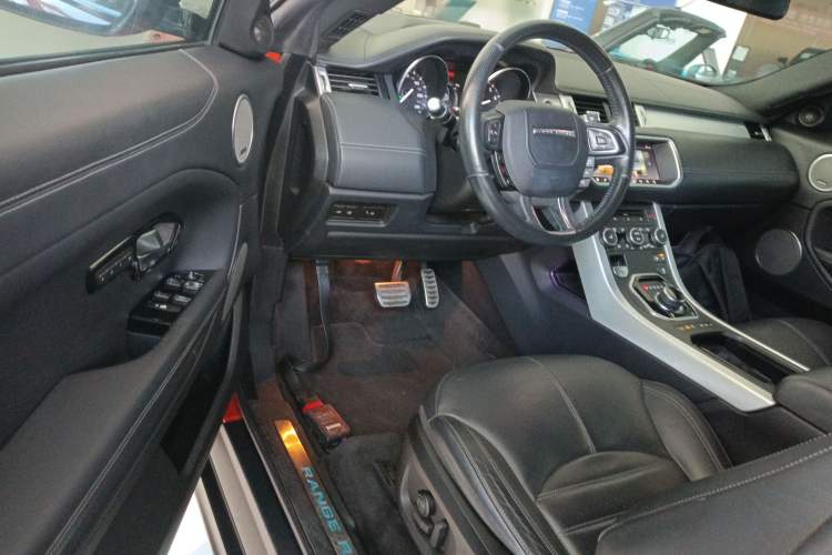 Used Land Rover Range Evoque 2017 2.0T Convertible Edition Interior 3