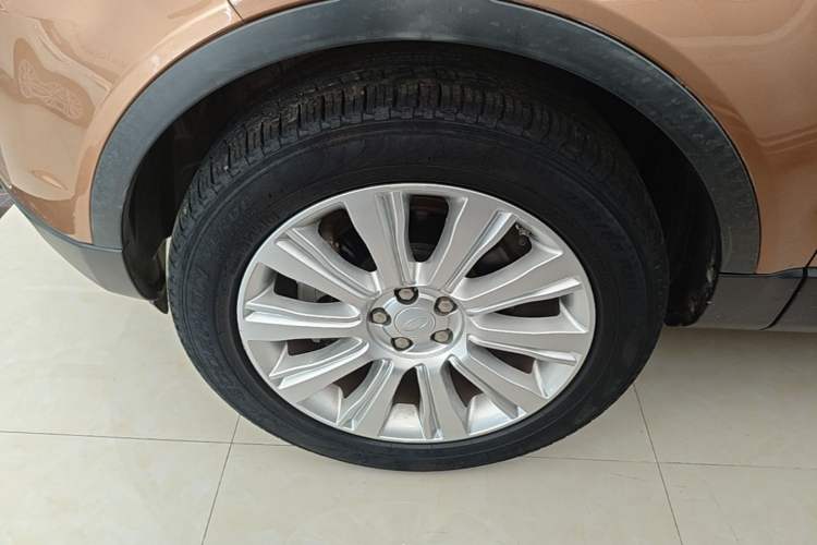 Used Land Rover Range Evoque 2017 2.0T SE Smart Glow Edition Left Front Wheel Hub