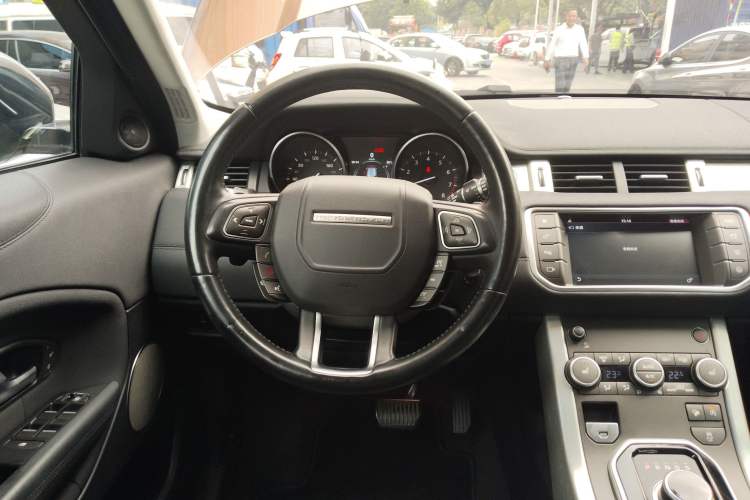 Used Land Rover Range Evoque 2017 2.0T SE Smart Glow Edition Steering Wheel