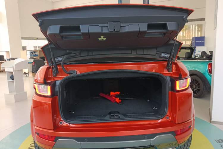 Used Land Rover Range Evoque 2017 2.0T Convertible Edition Trunk