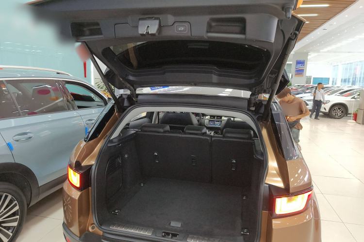Used Land Rover Range Evoque 2017 2.0T British-Style Prestige Edition Trunk