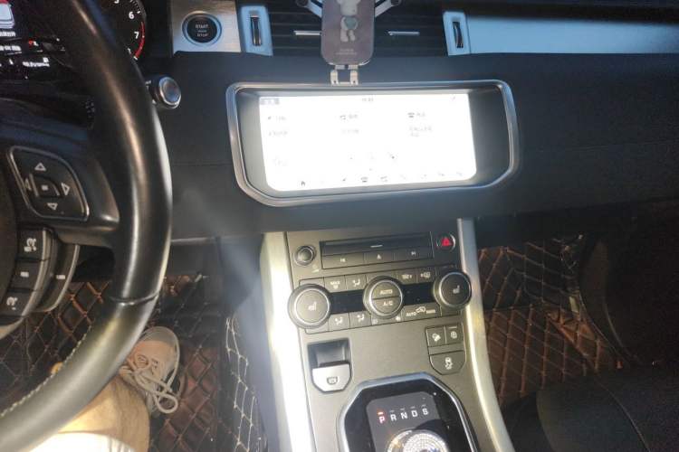 Used Land Rover Range Evoque 2018 240 PS SE Smart Brilliance Edition Audio And AC Panel