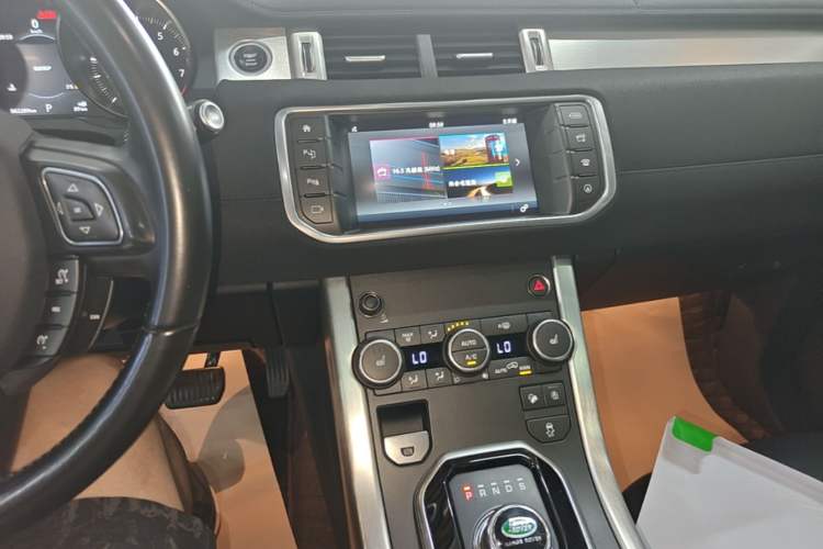 Used Land Rover Range Evoque 2018 240PS PURE Style Edition Audio And AC Panel