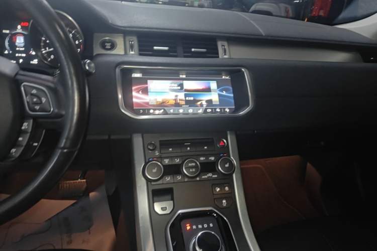 Used Land Rover Range Evoque 2018 240 PS SE Smart Brilliance Edition Audio And AC Panel