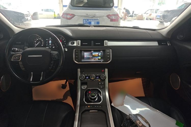 Used Land Rover Range Evoque 2018 240PS PURE Style Edition Center Console