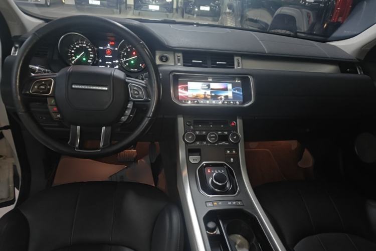 Used Land Rover Range Evoque 2018 240 PS SE Smart Brilliance Edition Center Console