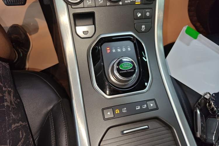 Used Land Rover Range Evoque 2018 240PS PURE Style Edition Gear Lever