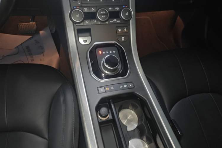 Used Land Rover Range Evoque 2018 240 PS SE Smart Brilliance Edition Gear Lever