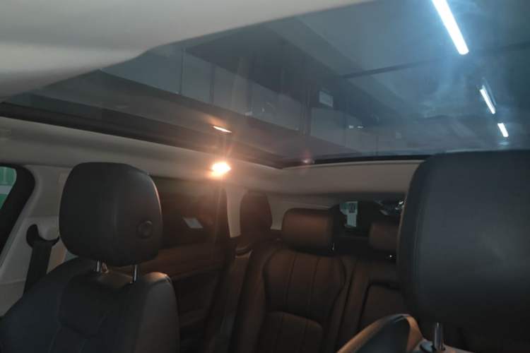 Used Land Rover Range Evoque 2018 240 PS SE Smart Brilliance Edition Headliner