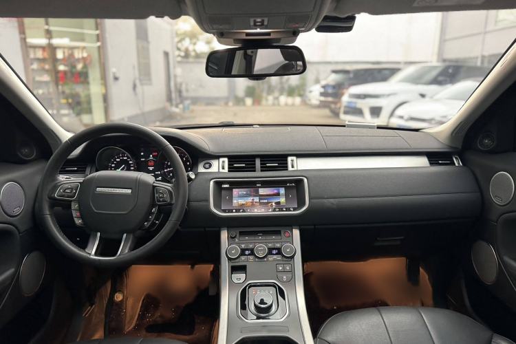 Used Land Rover Range Evoque 2018 240 PS SE Smart Brilliance Edition Interior 1