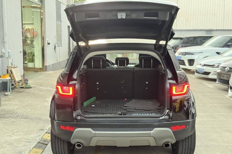 Used Land Rover Range Evoque 2018 240 PS SE Smart Brilliance Edition Interior 5