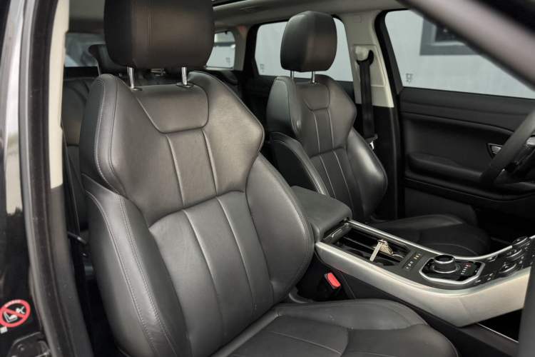 Used Land Rover Range Evoque 2018 240 PS SE Smart Brilliance Edition Interior 6