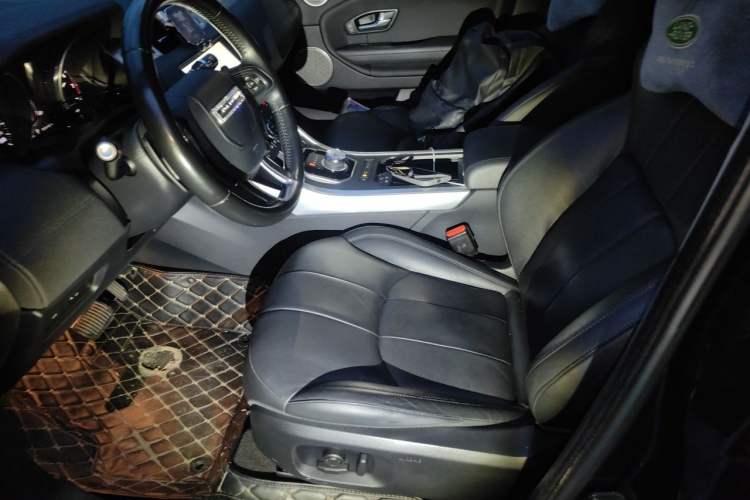 Used Land Rover Range Evoque 2018 240 PS SE Smart Brilliance Edition Left Front Seat