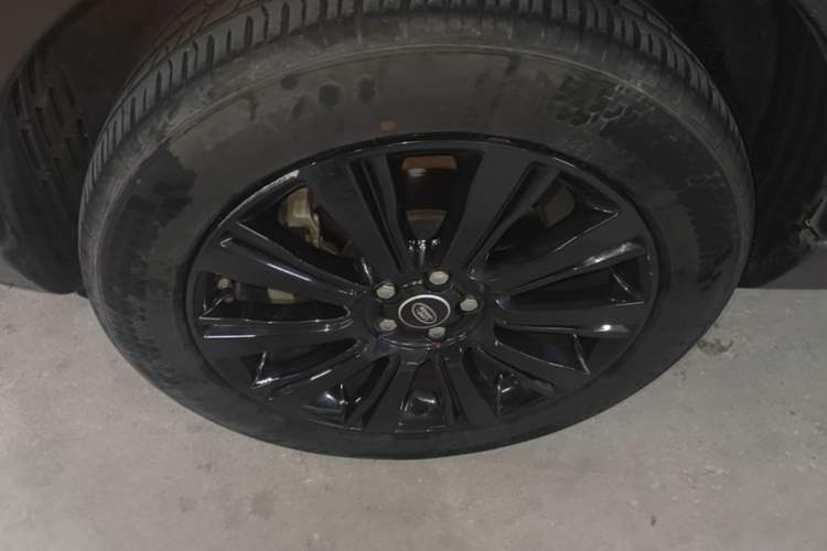 Used Land Rover Range Evoque 2018 240 PS SE Smart Brilliance Edition Left Front Wheel Hub