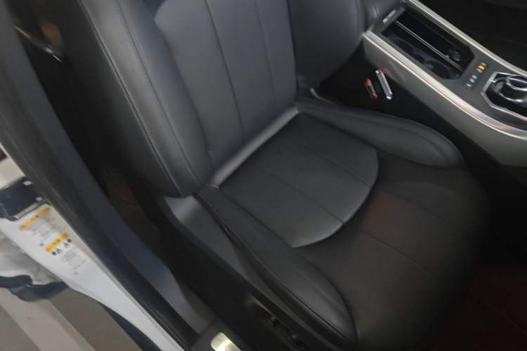 Used Land Rover Range Evoque 2018 240 PS SE Smart Brilliance Edition Right Front Seat