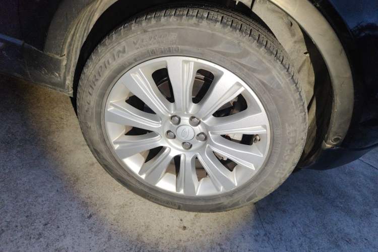 Used Land Rover Range Evoque 2018 240 PS SE Smart Brilliance Edition Right Front Wheel Hub