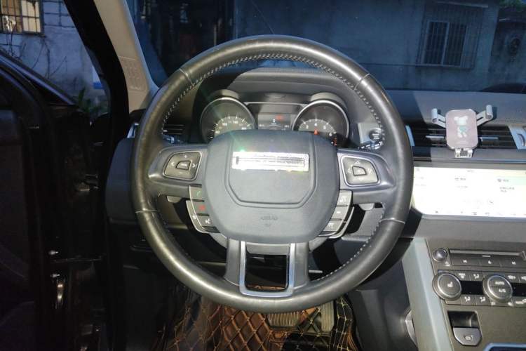 Used Land Rover Range Evoque 2018 240 PS SE Smart Brilliance Edition Steering Wheel
