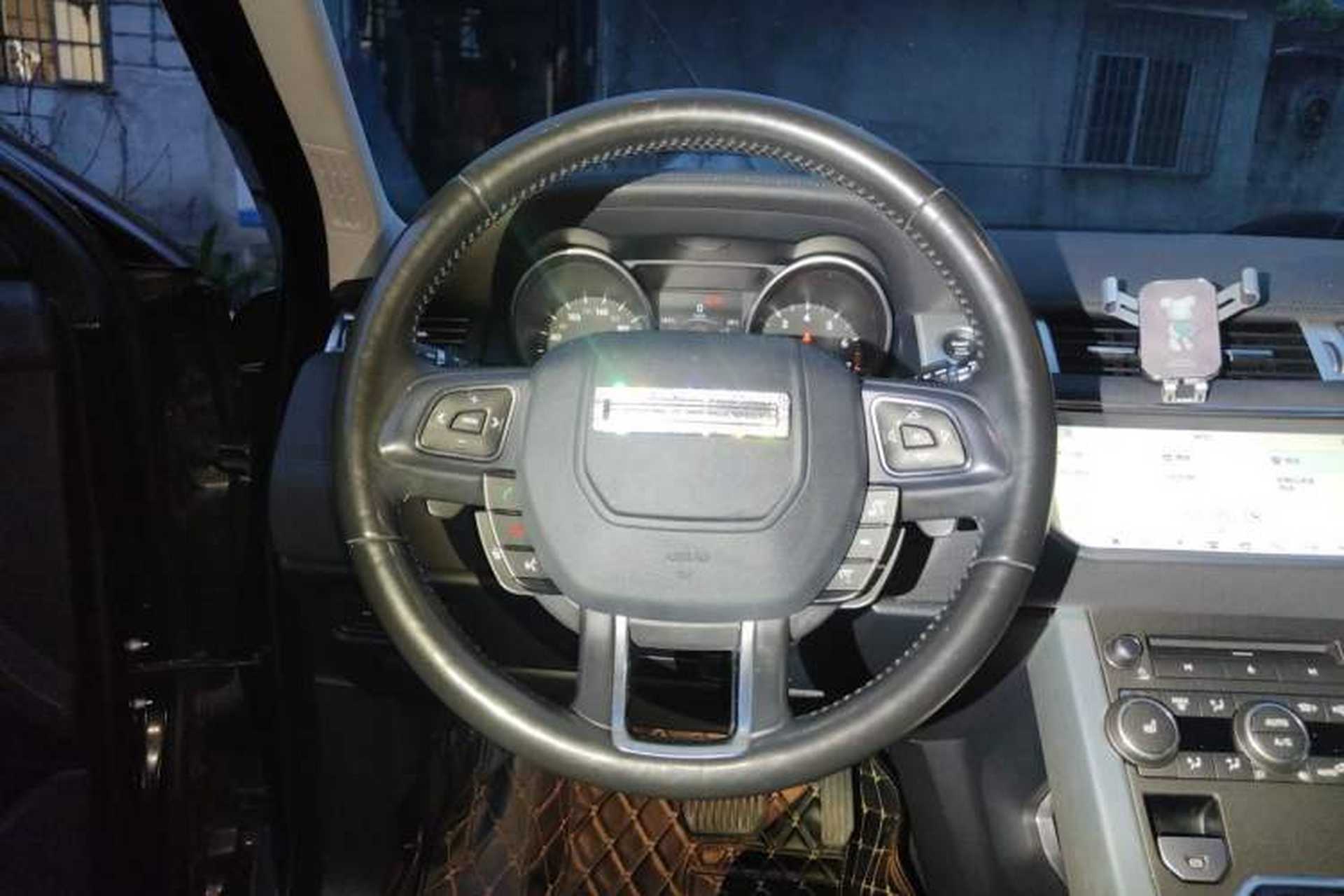 Used Land Rover Range Evoque 2018 240 PS SE Smart Brilliance Edition Steering Wheel