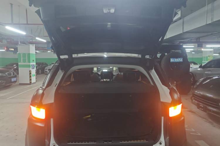 Used Land Rover Range Evoque 2018 240 PS SE Smart Brilliance Edition Trunk