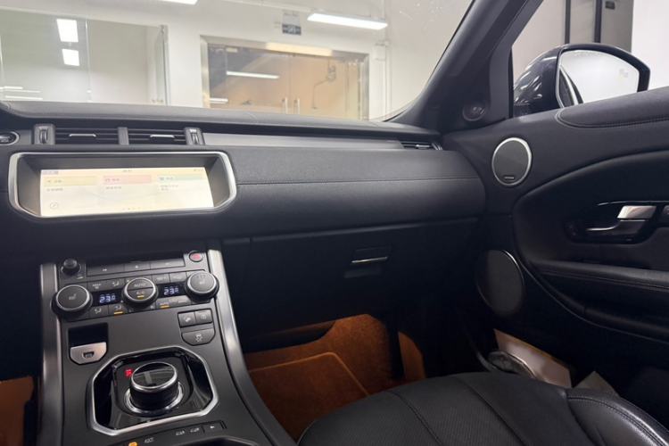 Used Land Rover Range Evoque 2018 240 PS Dream Lotus Lake Blue Limited Edition Audio And AC Panel