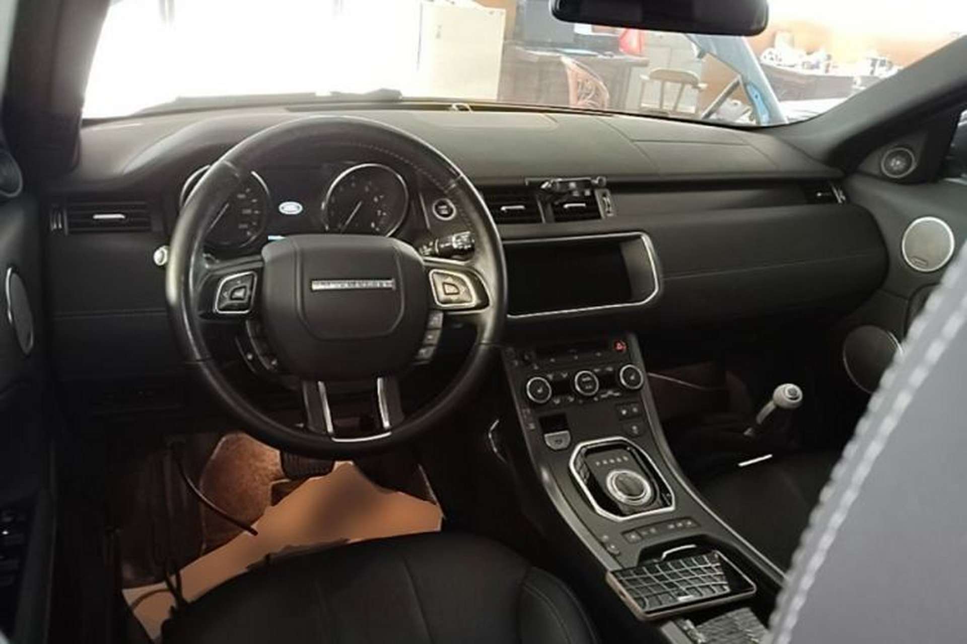 Used Land Rover Range Evoque 2018 240 PS Dream Lotus Lake Blue Limited Edition Center Console