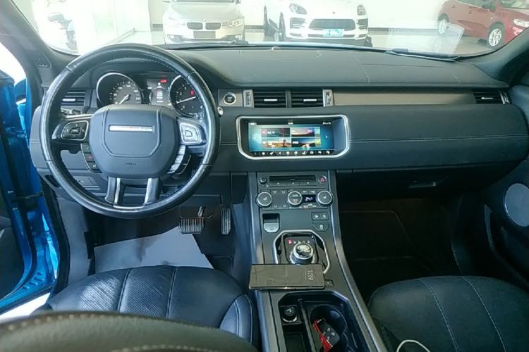 Used Land Rover Range Evoque 2018 240 PS Dream Lotus Lake Blue Limited Edition Center Console