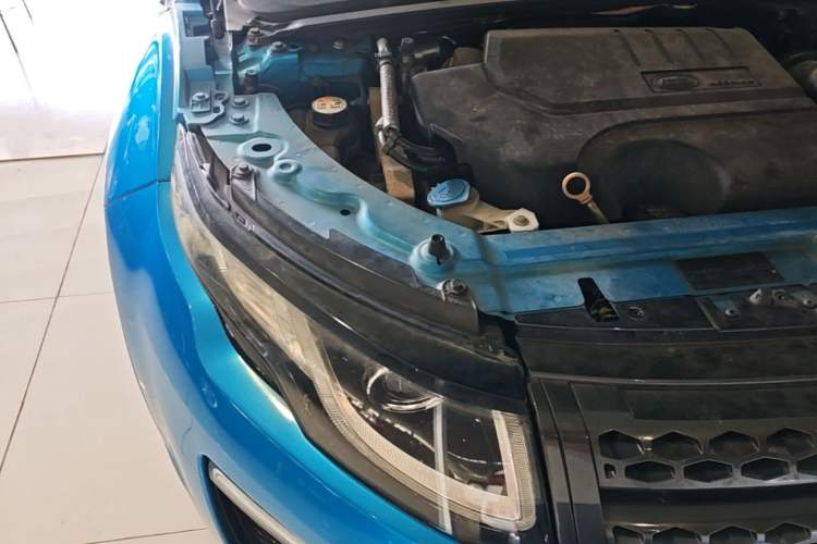 Used Land Rover Range Evoque 2018 240 PS Dream Lotus Lake Blue Limited Edition Engine Bay Right