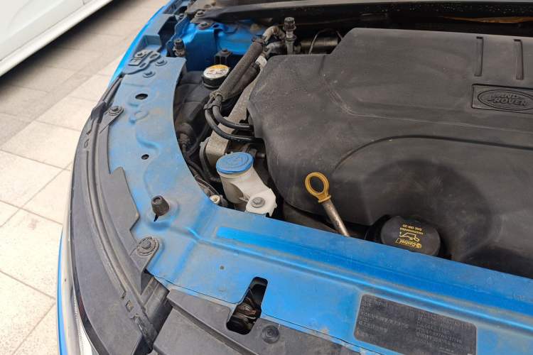 Used Land Rover Range Evoque 2018 240 PS Dream Lotus Lake Blue Limited Edition Engine Bay Right