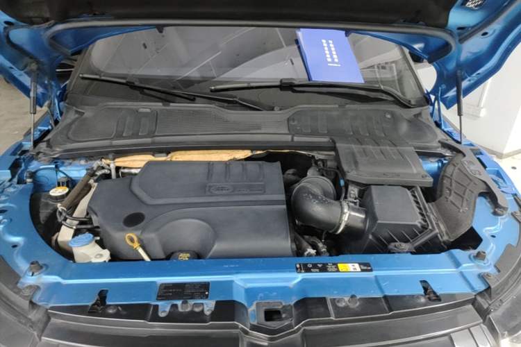 Used Land Rover Range Evoque 2018 240 PS Dream Lotus Lake Blue Limited Edition Engine Bay