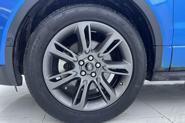 Used Land Rover Range Evoque 2018 240 PS Dream Lotus Lake Blue Limited Edition Exterior 10