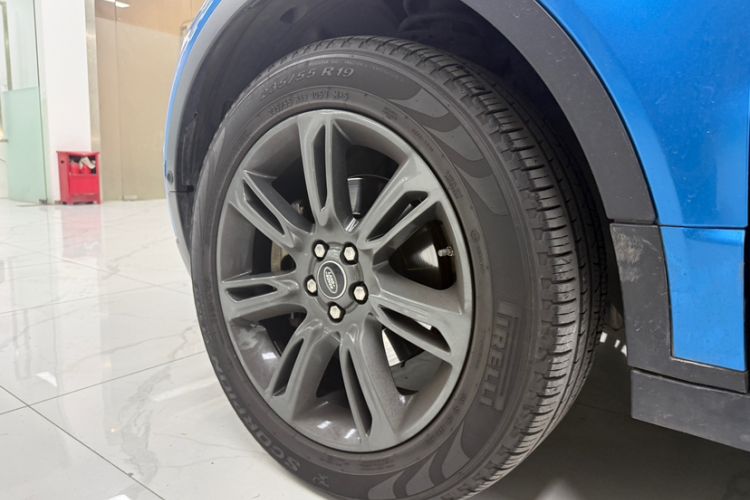 Used Land Rover Range Evoque 2018 240 PS Dream Lotus Lake Blue Limited Edition Exterior 5