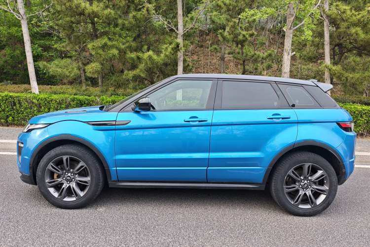 Used Land Rover Range Evoque 2018 240 PS Dream Lotus Lake Blue Limited Edition Exterior 9