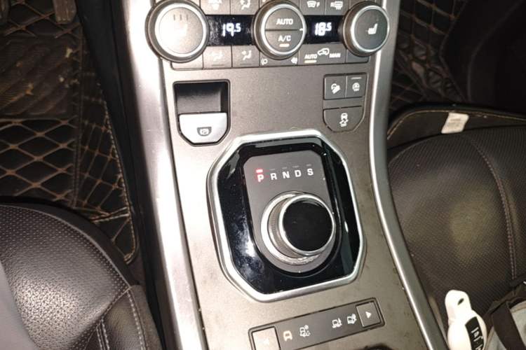 Used Land Rover Range Evoque 2018 240 PS Dream Lotus Lake Blue Limited Edition Gear Lever