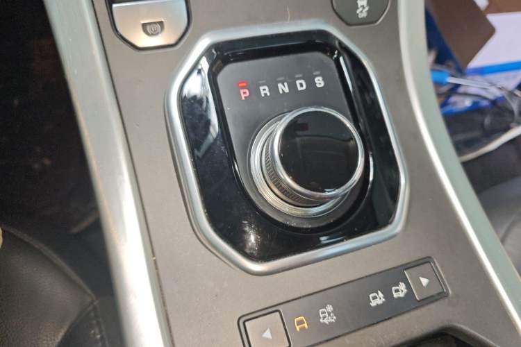 Used Land Rover Range Evoque 2018 240 PS SE Smart Brilliance Edition Gear Lever