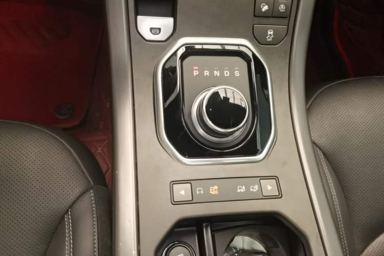 Used Land Rover Range Evoque 2018 240 PS Dream Lotus Lake Blue Limited Edition Gear Lever