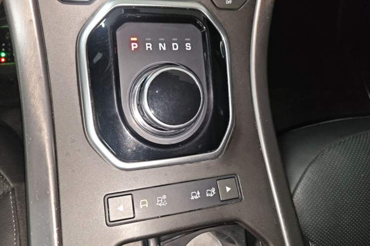 Used Land Rover Range Evoque 2018 240 PS Dream Lotus Lake Blue Limited Edition Gear Lever