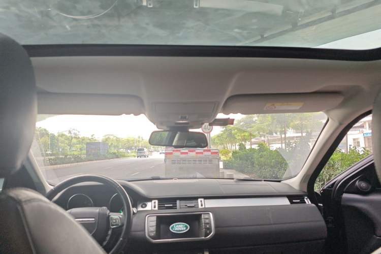 Used Land Rover Range Evoque 2018 240 PS SE Smart Brilliance Edition Headliner