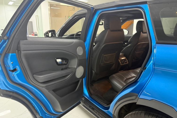 Used Land Rover Range Evoque 2018 240 PS Dream Lotus Lake Blue Limited Edition Interior 2