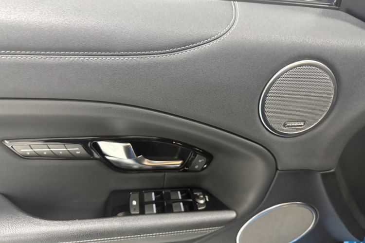 Used Land Rover Range Evoque 2018 240 PS Dream Lotus Lake Blue Limited Edition Interior 4