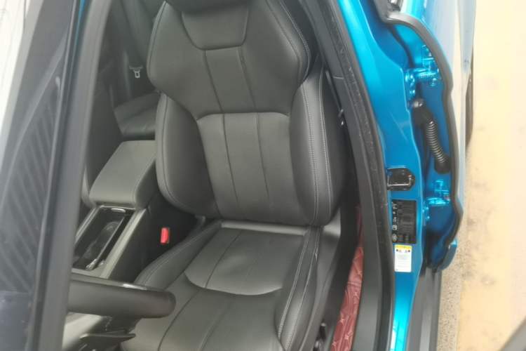 Used Land Rover Range Evoque 2018 240 PS Dream Lotus Lake Blue Limited Edition Left Front Seat